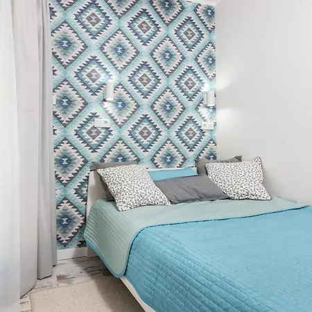 Slusarska Apartment 2-2